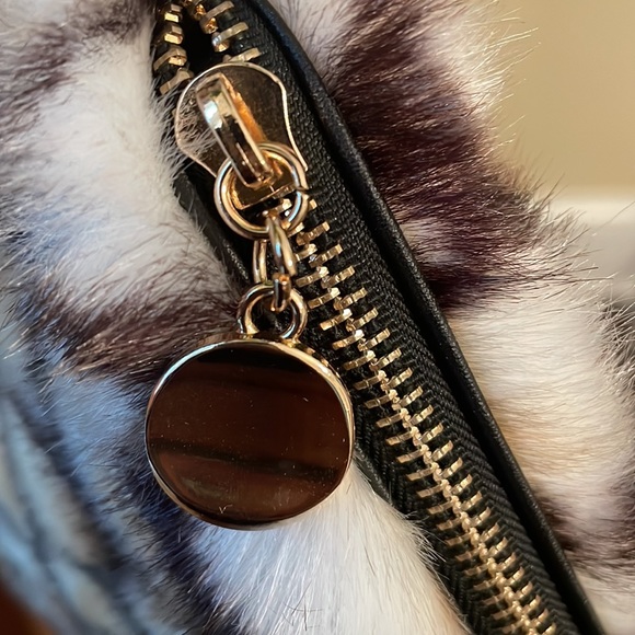Fur wristlets Purse. - Picture 7 of 9